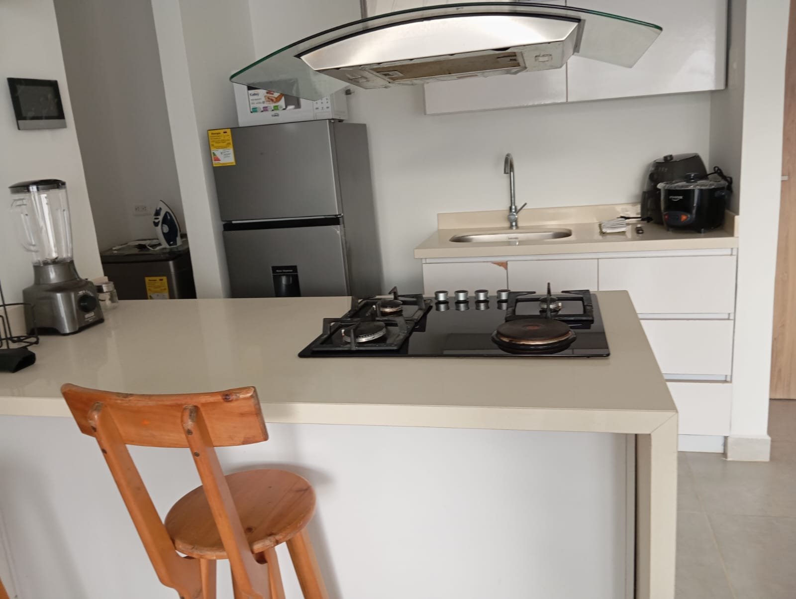 Apartaestudio Amoblado Cocina Abierta Extractor