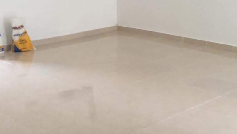 ubicación en un sector con fuerte sentido comercial lo convierte en un activo de alta demanda para oficinas, consultorios o vivienda de alquiler de alta rotación.