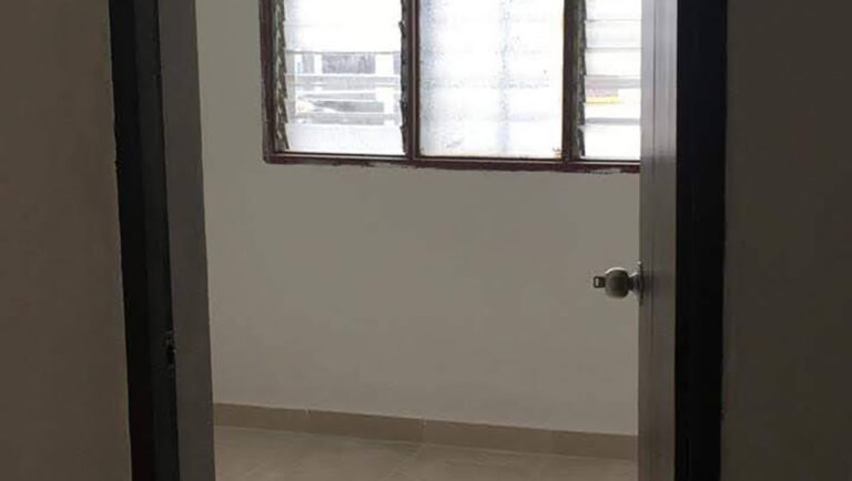 ubicación en un sector con fuerte sentido comercial lo convierte en un activo de alta demanda para oficinas, consultorios o vivienda de alquiler de alta rotación.